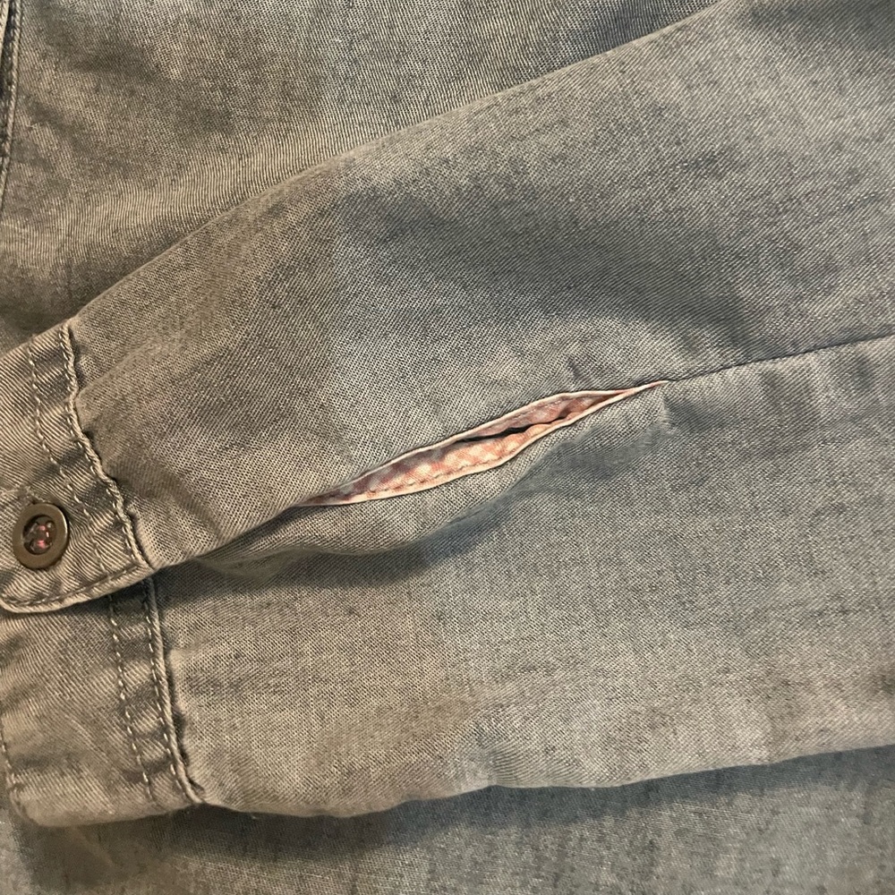 Gray button down - Picture 4 of 4